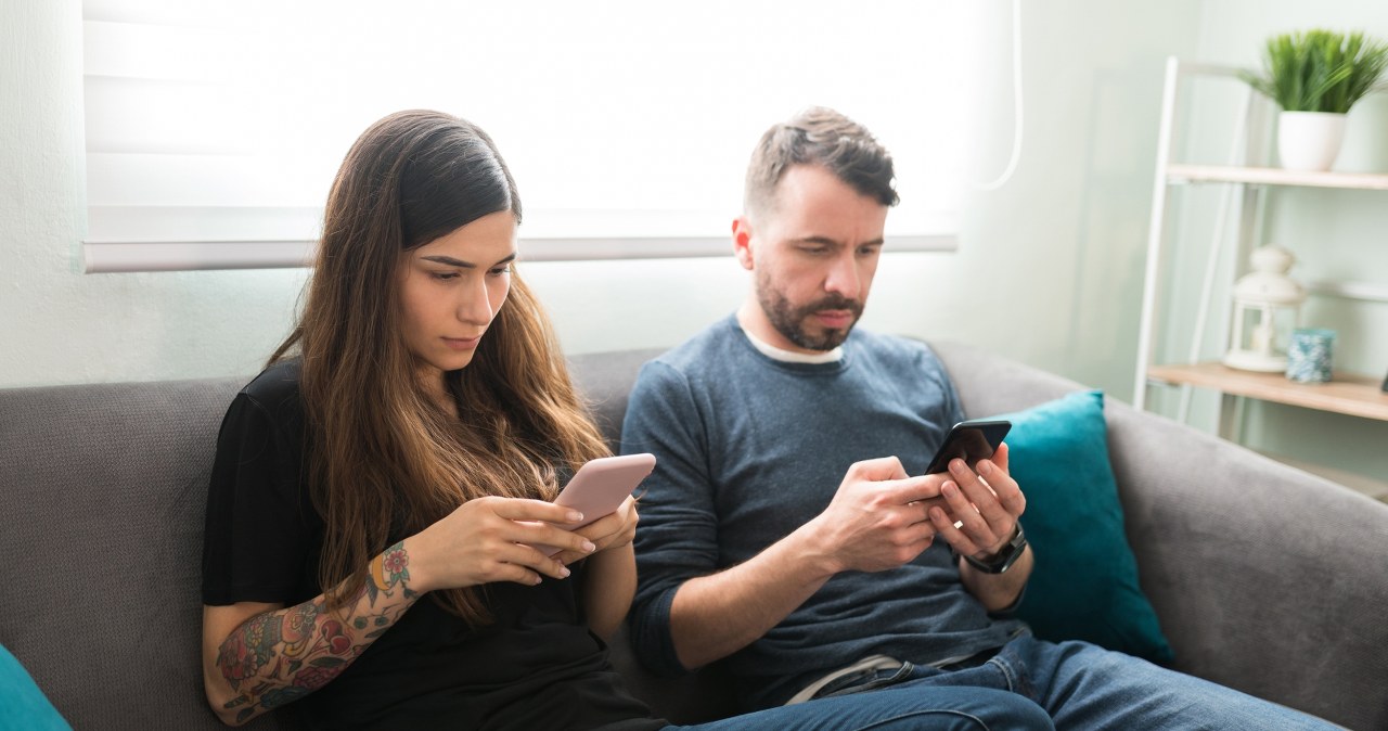 Te 5 nawyków związanych z mediami społecznościowymi psują związek