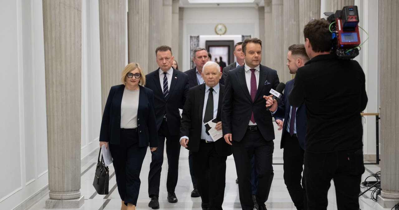 Dotarliśmy do wewnętrznej instrukcji PiS. "Od tej reguły nie ma wyjątków"