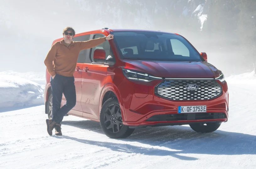 Ford E-Tourneo Custom AWD i E-Transit AWD to rodzynki. Zyskały istotną funkcję