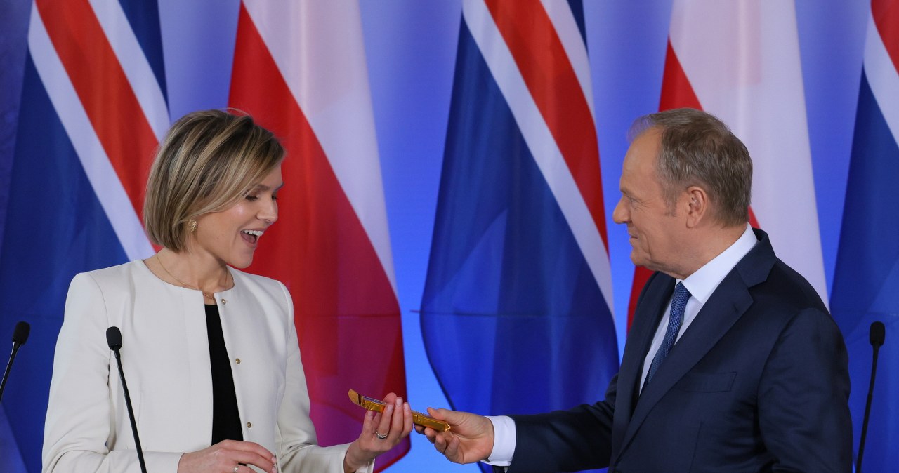 Tusk zaskoczył premier Islandii. Wręczył jej nietypowy podarunek