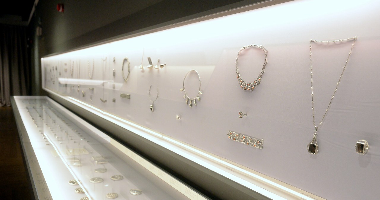 Biżuteria mam i babć z PRL sporo warta. Na aukcjach płacą za nią tysiące