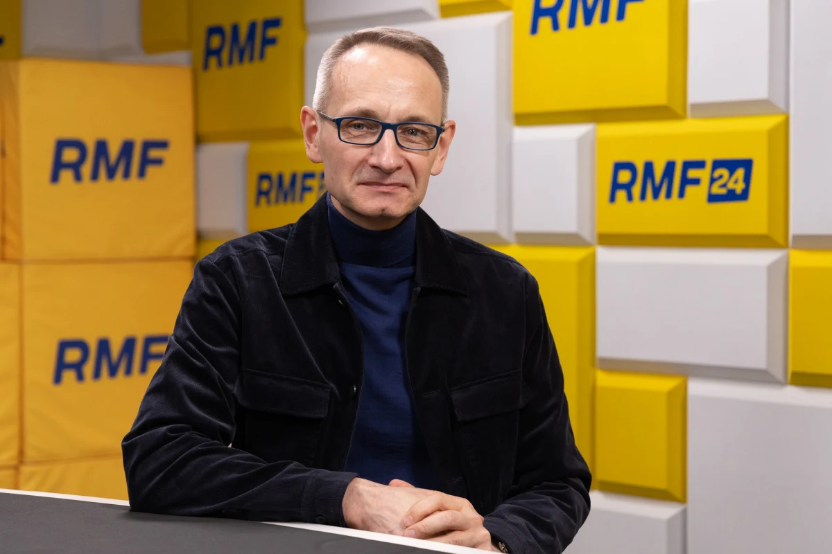 "Służba zdrowia jest na teraz przygotowana fragmentarycznie na konflikt. Nie dalibyśmy sobie rady ze skalą zdarzeń, jakie związane są z kinetycznym konfliktem zbrojnym. 30 lat zaniedbań w zakresie kształcenia kadr medycznych ma swoje skutki. Państwem wzorcowym powinna być dla nas Finlandia" - powiedział w Rozmowie o 7:00 w Radiu RMF24 gen. broni prof. Grzegorz Gielerak, dyrektor Wojskowego Instytutu Medycznego - Państwowego Instytutu Badawczego. Podkreślił, że szczególny problem mielibyśmy z infrastrukturą, przygotowaniem personelu i zagrożeniami szczególnymi, takimi jak skażenia promieniotwórcze. 