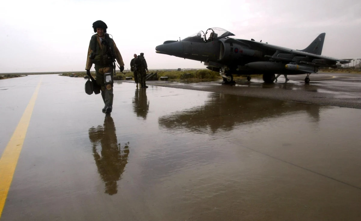 ​65-letni Gerald Eddie Brown Jr., były oficer Sił Powietrznych USA, został zatrzymany w środę w Jeffersonville w stanie Indiana. Według amerykańskiego Departamentu Sprawiedliwości miał - bez wymaganej licencji - szkolić pilotów chińskich sił powietrznych. Prokuratura zarzuca mu złamanie ustawy o kontroli eksportu broni.