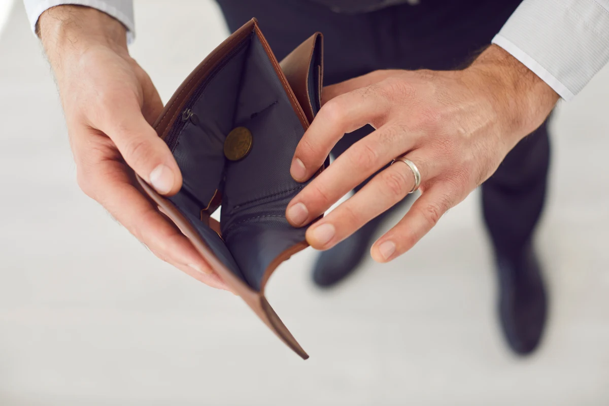 Polska gospodarka się rozwija, jednocześnie dochodzi do fali bankructw konsumentów. Największą grupę spośród bankrutów wpisanych do Krajowego Rejestru Długów stanowiły osoby w wieku 36-45 lat - wynika z raportu przygotowanego przez KRD.