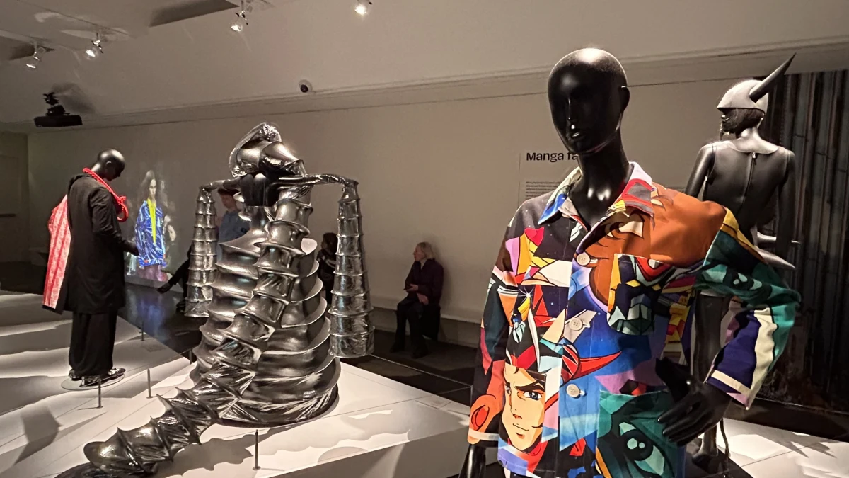 Japońska kultura mang szturmuje Paryż. Rekordy popularności bije we francuskiej stolicy wystawa poświęcona tym sławnym komiksom oraz zainspirowanym nimi ekscentrycznym ubraniom. Została ona zorganizowana w renomowanym paryskim Muzeum Sztuki Azjatyckiej.