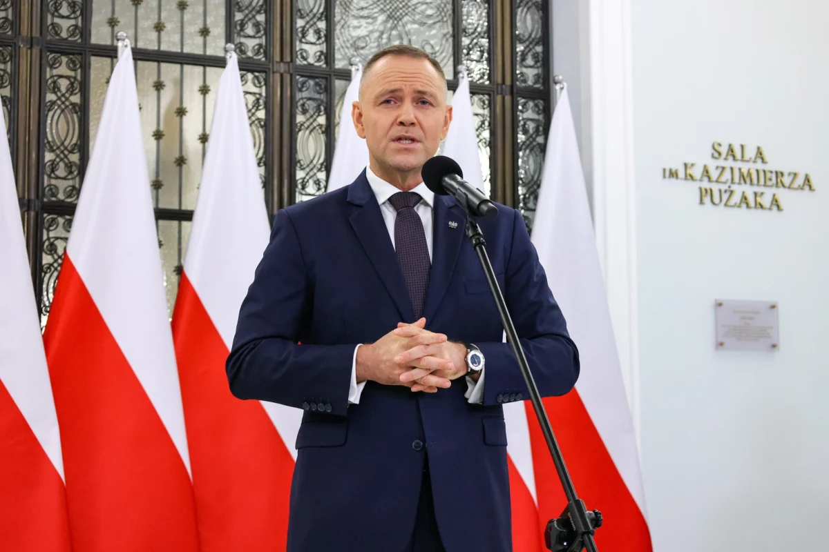 "Ciekawe, ważne przemówienie ministra spraw zagranicznych" - skomentował expose Radosława Sikorskiego w Sejmie prezydent Karol Nawrocki. Głowa państwa polskiego podkreśliła, że w kwestii bezpieczeństwa strony polityczne mówią jednym głosem. Nawrocki mówił także o kwestiach, których w ministerialnym przemówieniu zabrakło i gdzie występują największe tarcia na linii rząd-prezydent.