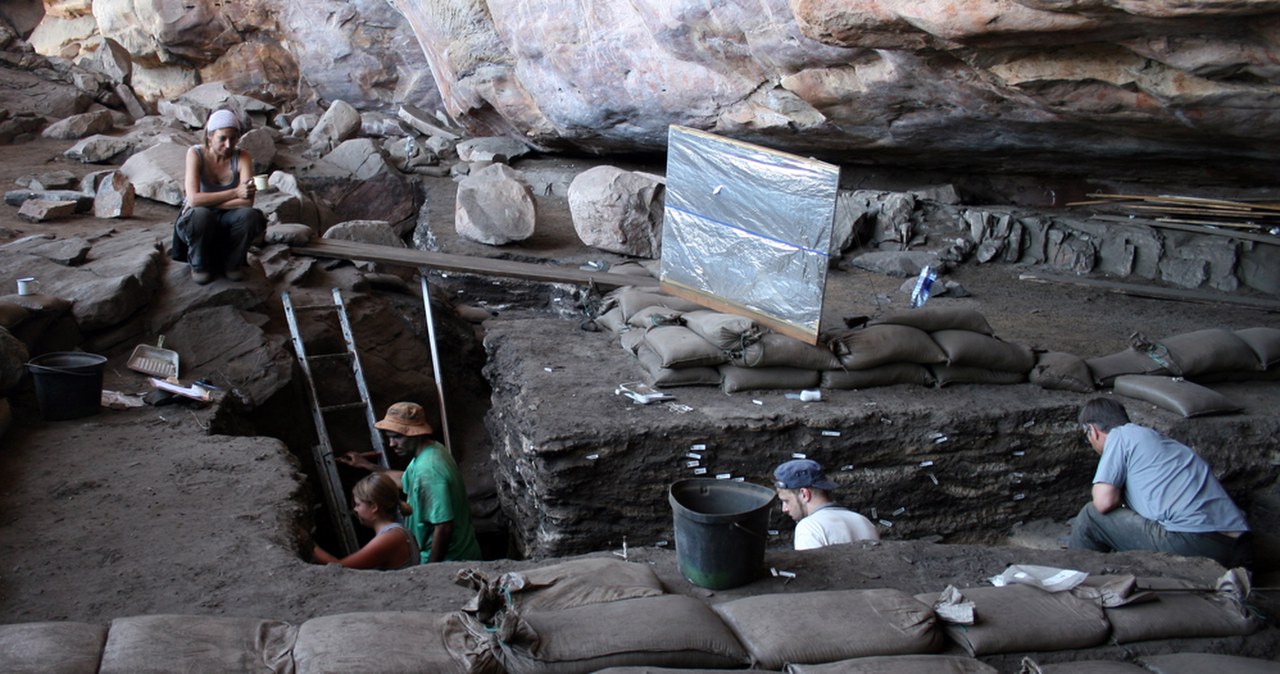 60 tys. lat temu pokryli je tajemniczymi znakami. Odkrycie z Afryki