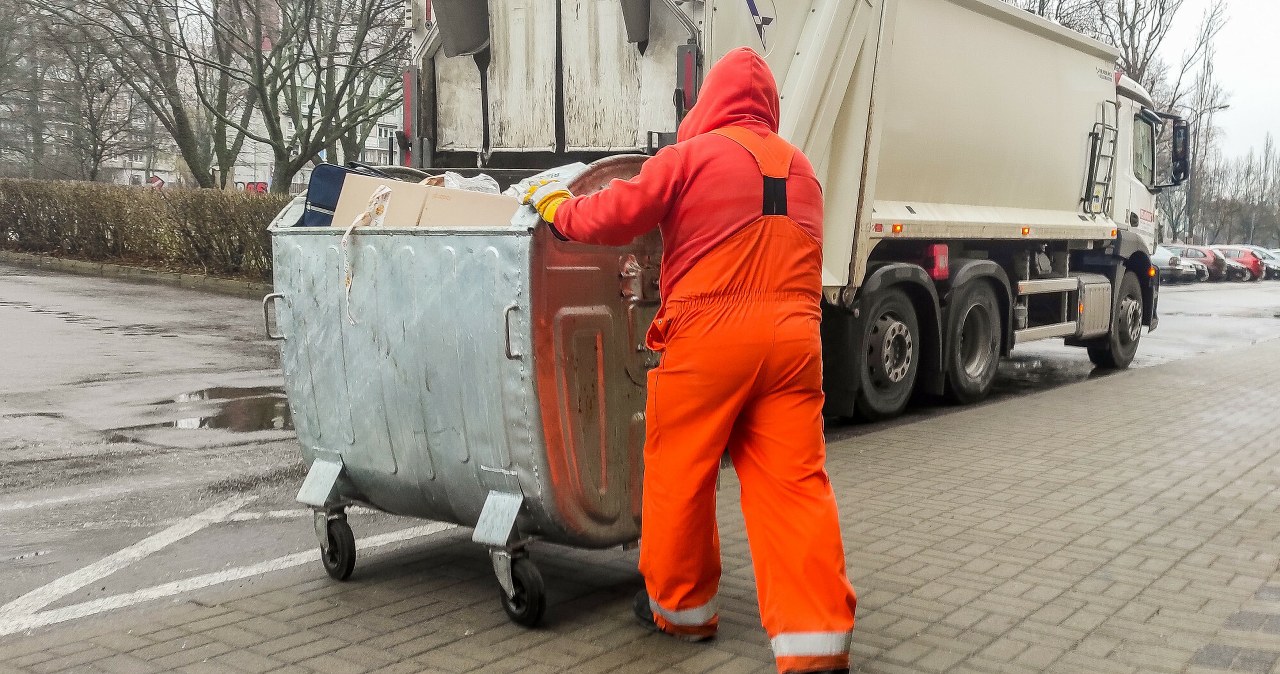 Śmieciarka nagle zaczęła się palić. Źródłem był mały przedmiot Śmieciarka nagle zaczęła się palić. Źródłem był mały przedmiot