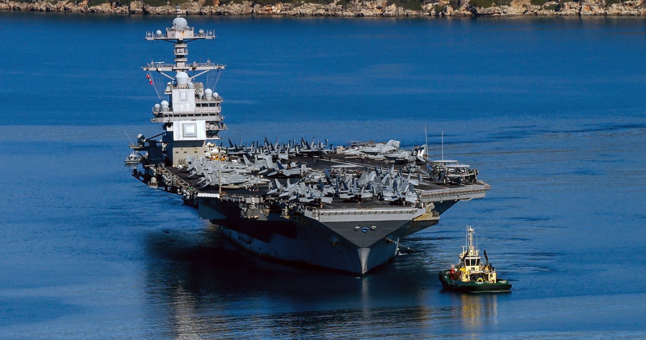 Największy lotniskowiec świata wypłynął w Europie. Celem Iran?
