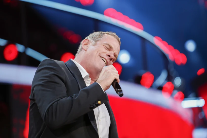 Przez lata rozkochał w sobie miliony Polek. Dziś chętnie ucieka od sławy