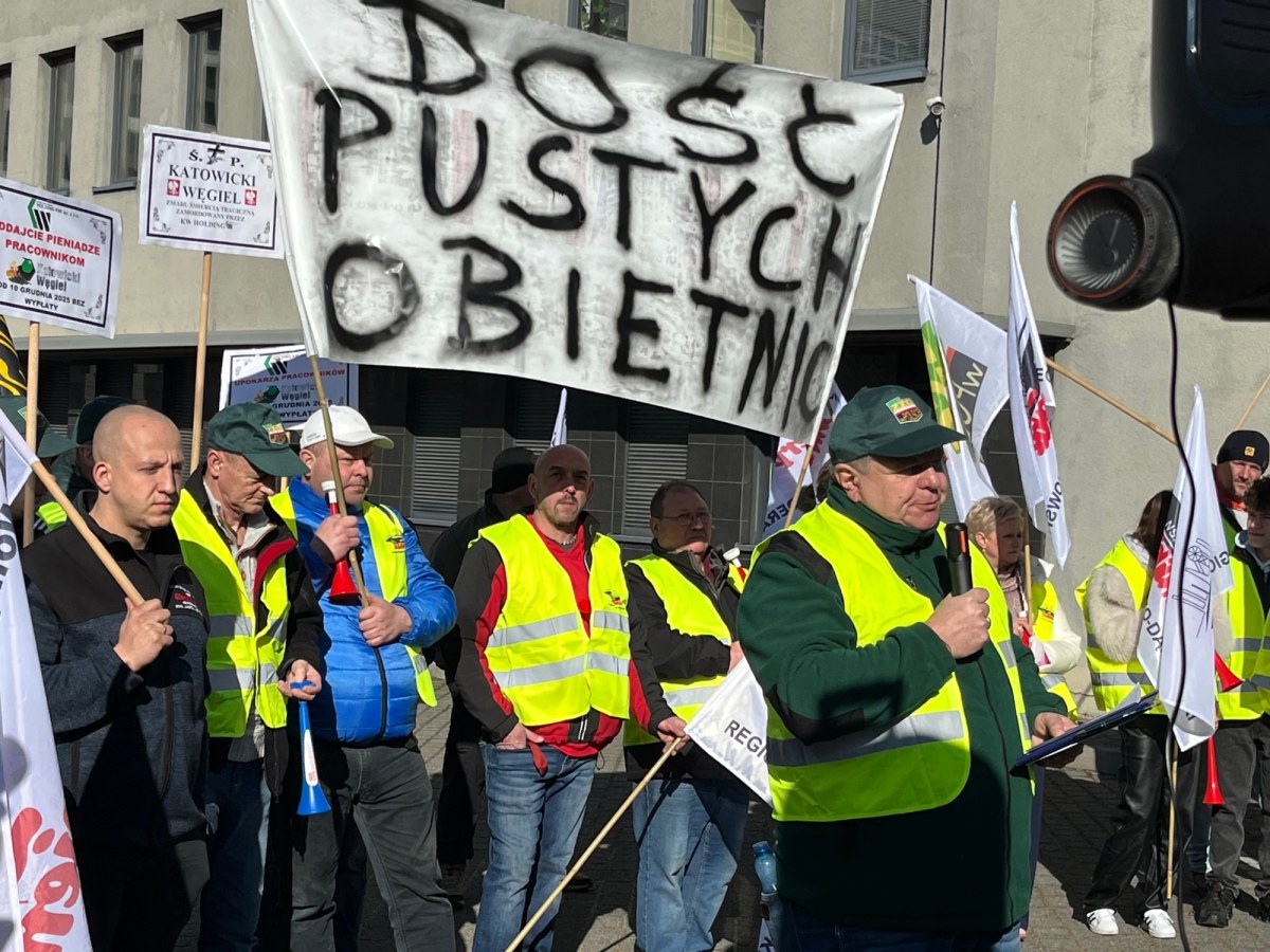 ​"Oddajcie pieniądze!". Związkowcy przed siedzibą Holdingu KW