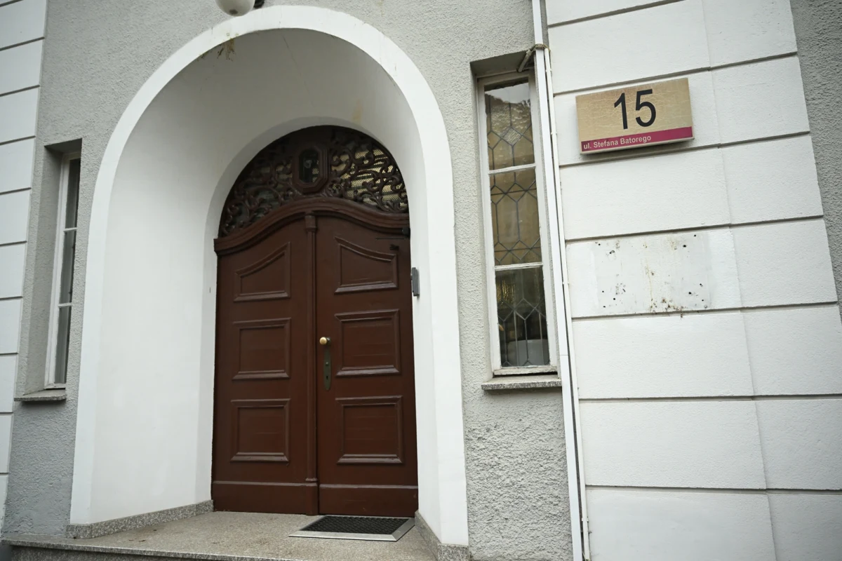 Ponad 2,2 mln zł wyniesie kwota kolejnego wezwania do zapłaty, które miasto Gdańsk przygotowuje wobec rosyjskiej ambasady - poinformował rzecznik prezydenta miasta Daniel Stenzel. Chodzi o bezumowne korzystanie z nieruchomości, w której mieścił się konsulat Rosji. Placówka decyzją szefa MSZ Radosława Sikorskiego z listopada utraciła zgodę na funkcjonowanie. Było to podyktowane rosyjskimi aktami dywersji na polskiej kolei.