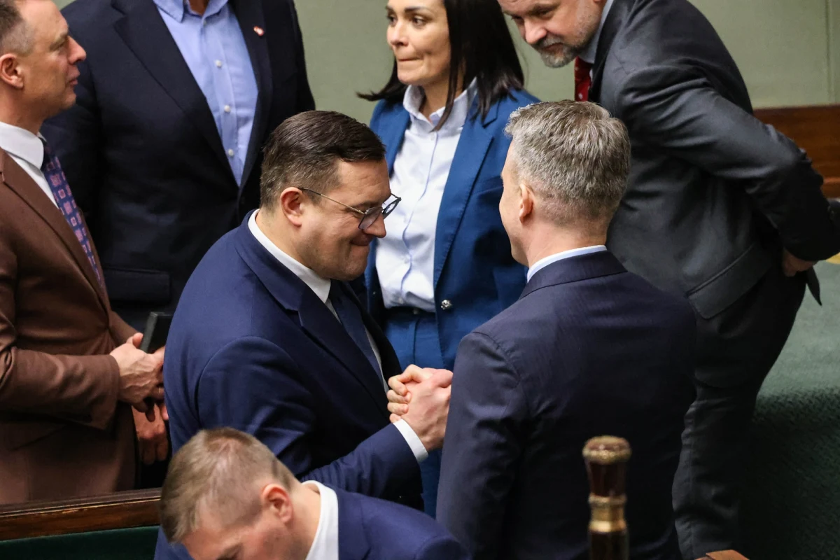 235 posłów zagłosowało przeciwko wyrażeniu wotum nieufności dla szefa resortu rolnictwa Stefana Krajewskiego. Wniosek Prawa i Sprawiedliwości został odrzucony. "Minister Krajewski dobrze służy Rzeczpospolitej i będzie dalej ministrem, czy wam się to podoba, czy nie" - mówił w Sejmie premier Donald Tusk i kilkukrotnie zwrócił się do opozycji, pytając: "Dotarło, posłowie PiS?".