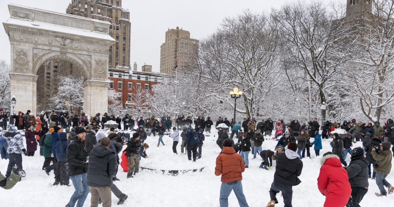 USA: Bitwa na śnieżki w Nowym Jorku. Skończyło się aresztowaniem USA: Bitwa na śnieżki w Nowym Jorku. Skończyło się aresztowaniem