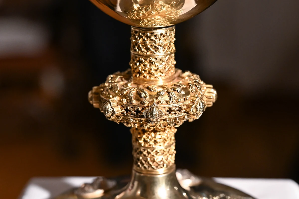 Gotycki, pozłacany kielich liturgiczny, po latach wróci do Bazyliki Konkatedralnej Wniebowzięcia Najświętszej Maryi Panny w Kołobrzegu. Był uznany za zaginiony w okresie II wojny światowej. 