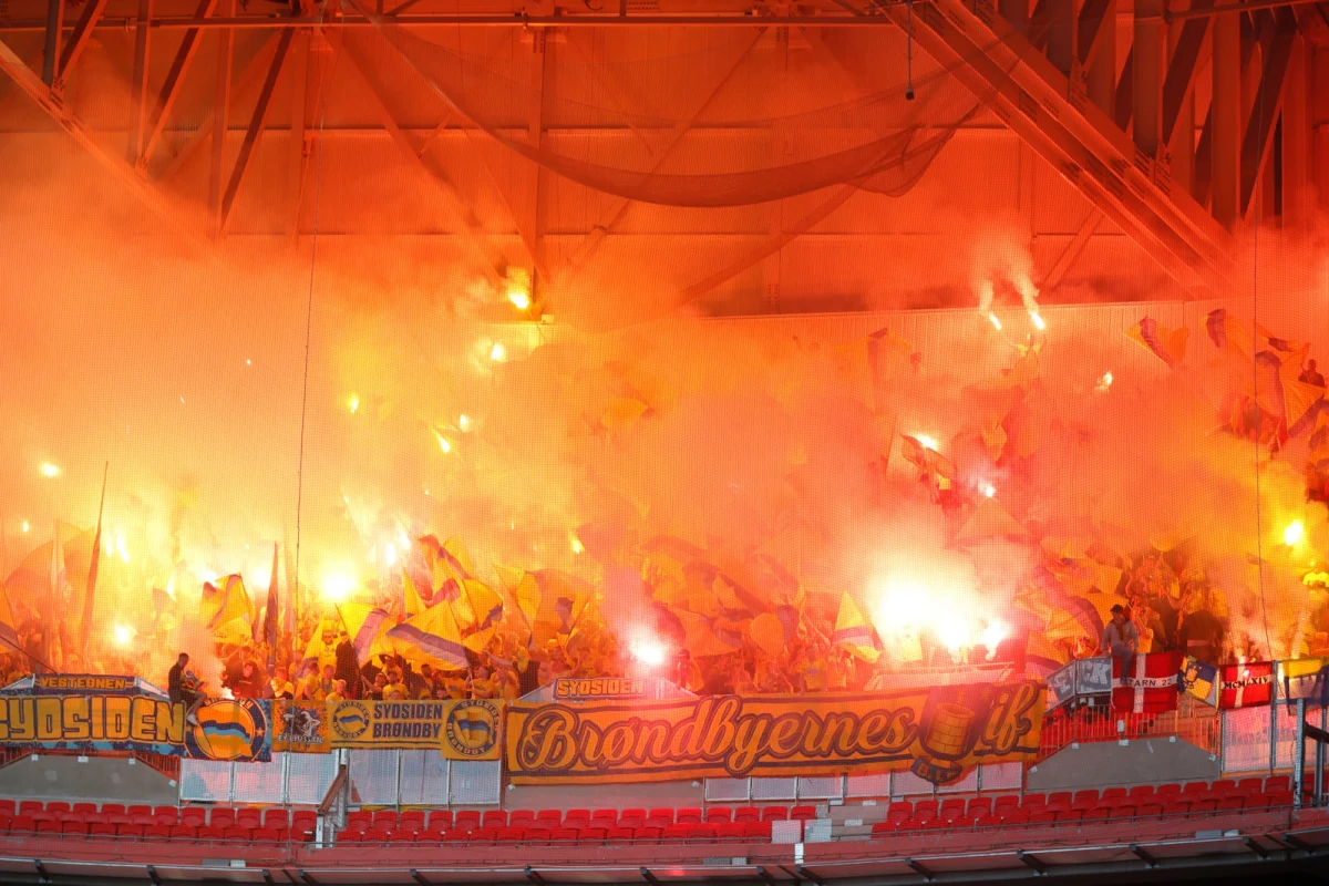 Duński parlament przegłosował tzw. pakiet antychuligański, znacznie zaostrzający kary dla pseudokibiców i dający większe możliwości policji. Pierwotnie miał wejść w życie 1 kwietnia, ale zdecydowano się wprowadzić zmiany 10 marca, z uwagi na start rozgrywek duńskiej Superligi.