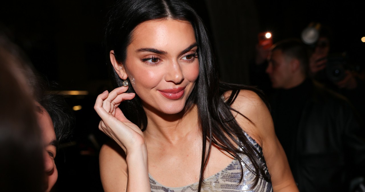 Patrzyli na jej idealną figurę. Zrobiła to specjalnie, by ją podkreślić