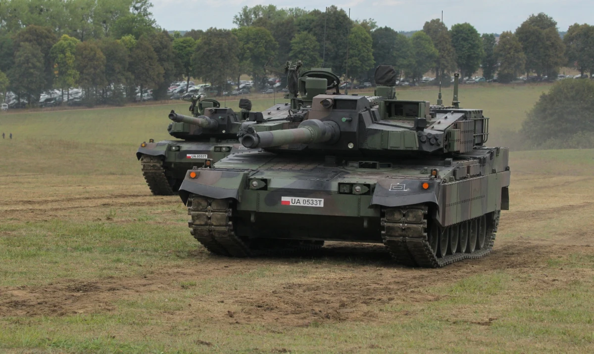 Niemiecki koncern zbrojeniowy Renk, znany producent przekładni do pojazdów wojskowych, zapowiada wejście na polski rynek. Firma planuje uruchomienie zakładów serwisowych i produkcyjnych w naszym kraju, co ma wzmocnić jej obecność w Europie Środkowo-Wschodniej - poinformował prezes zarządu Alexander Sagel w rozmowie z tygodnikiem "Der Spiegel".