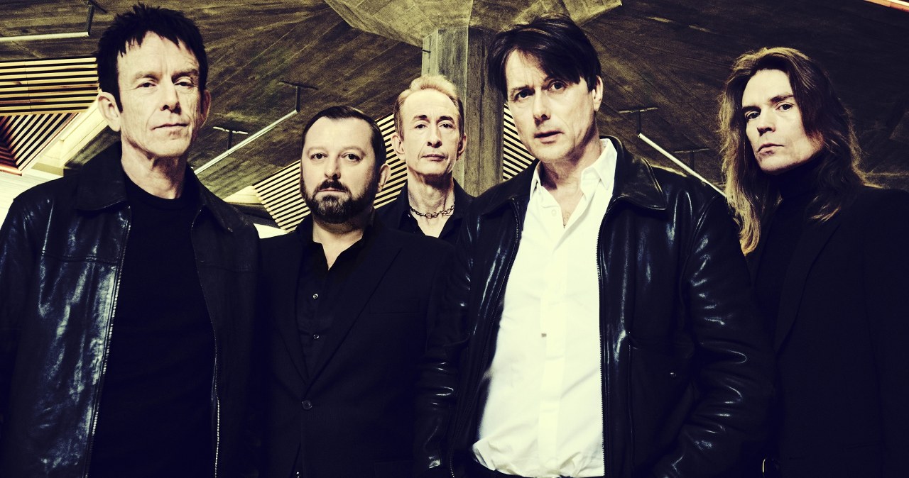 Fani czekali na to siedem lat! Ikona britpopu powraca do Polski