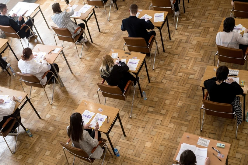 Matury próbne 2026. Uczniowie mierzą się z obowiązkowymi przedmiotami