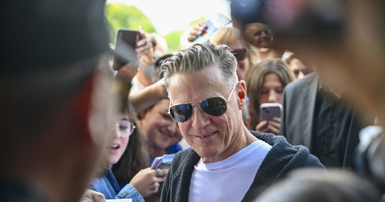 W Polsce witają go tysiące fanów. "Nie pozwolił długo na siebie czekać"