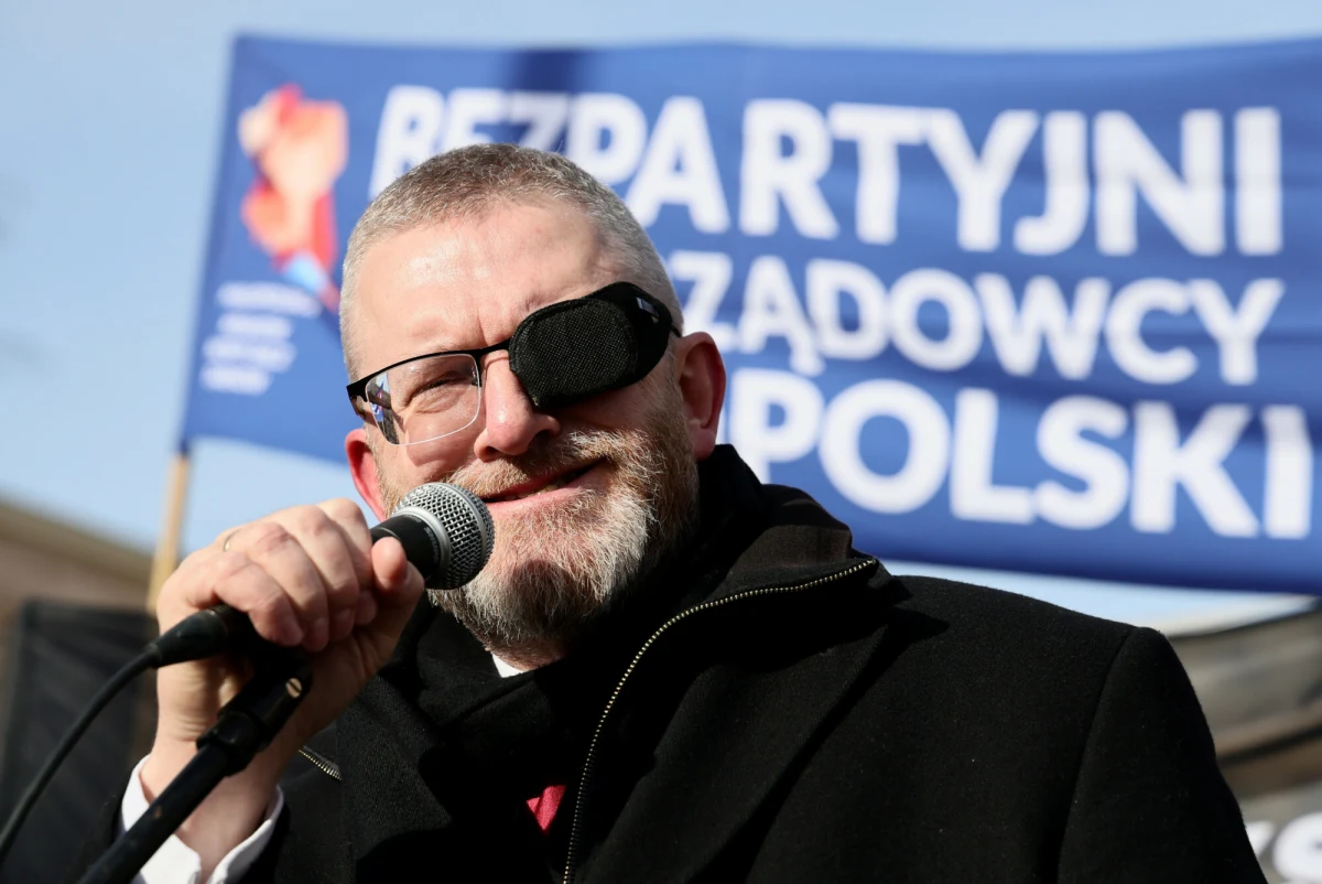 Prokurator Generalny Waldemar Żurek podpisał kolejny wniosek do Parlamentu Europejskiego o uchylenie immunitetu europosłowi Grzegorzowi Braunowi. Chodzi - jak podał - o zaprzeczanie zbrodniom nazistowskim.