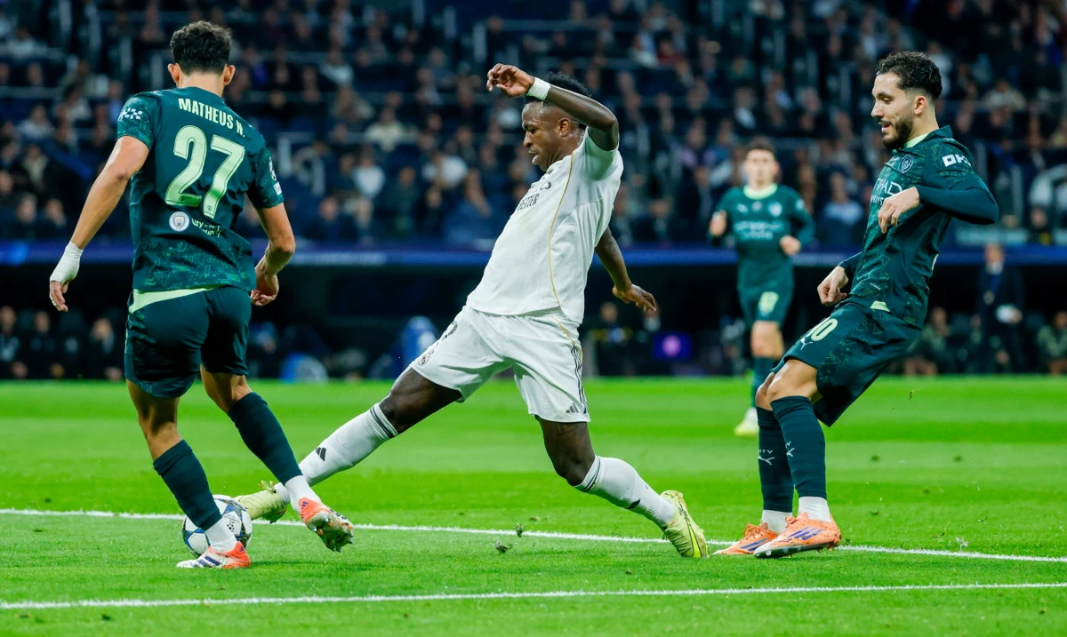 Losowanie par 1/8 finału Ligi Mistrzów przyniosło kibicom prawdziwy szlagier - Real Madryt zmierzy się z Manchesterem City. To już piąty raz z rzędu, gdy te drużyny spotykają się w fazie pucharowej tych prestiżowych rozgrywek.