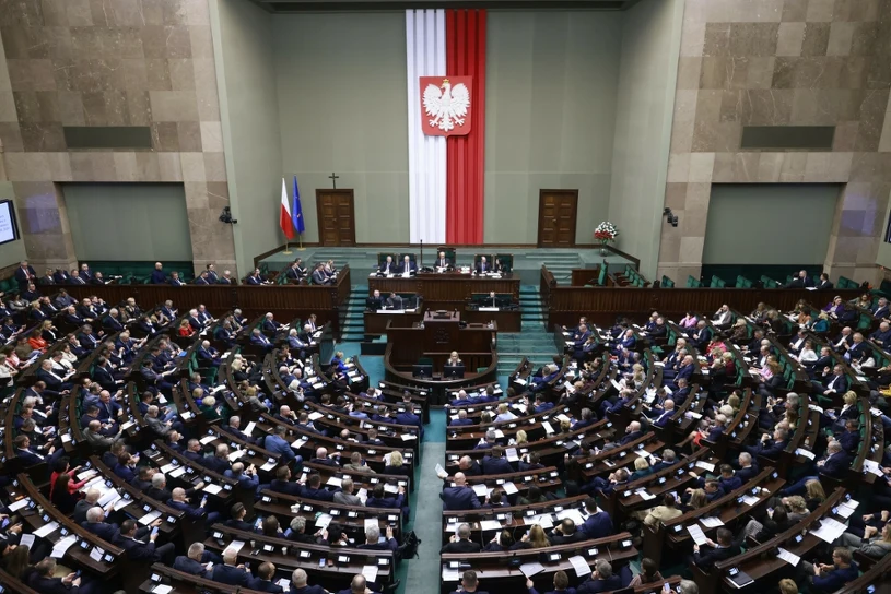 Sejm przyjął uchwałę w sprawie Ukrainy. Jeden poseł był przeciwko