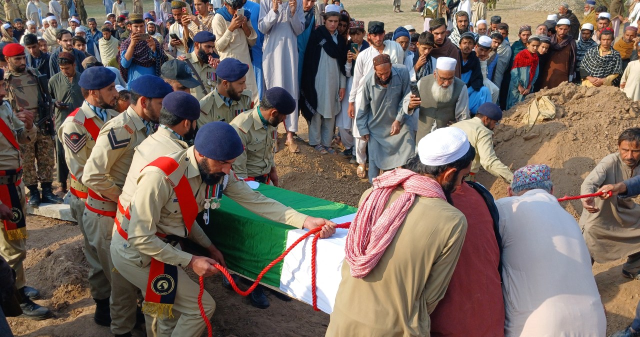 Atak Pakistanu na Afganistan. Niemal 300 ofiar, wydano oświadczenie