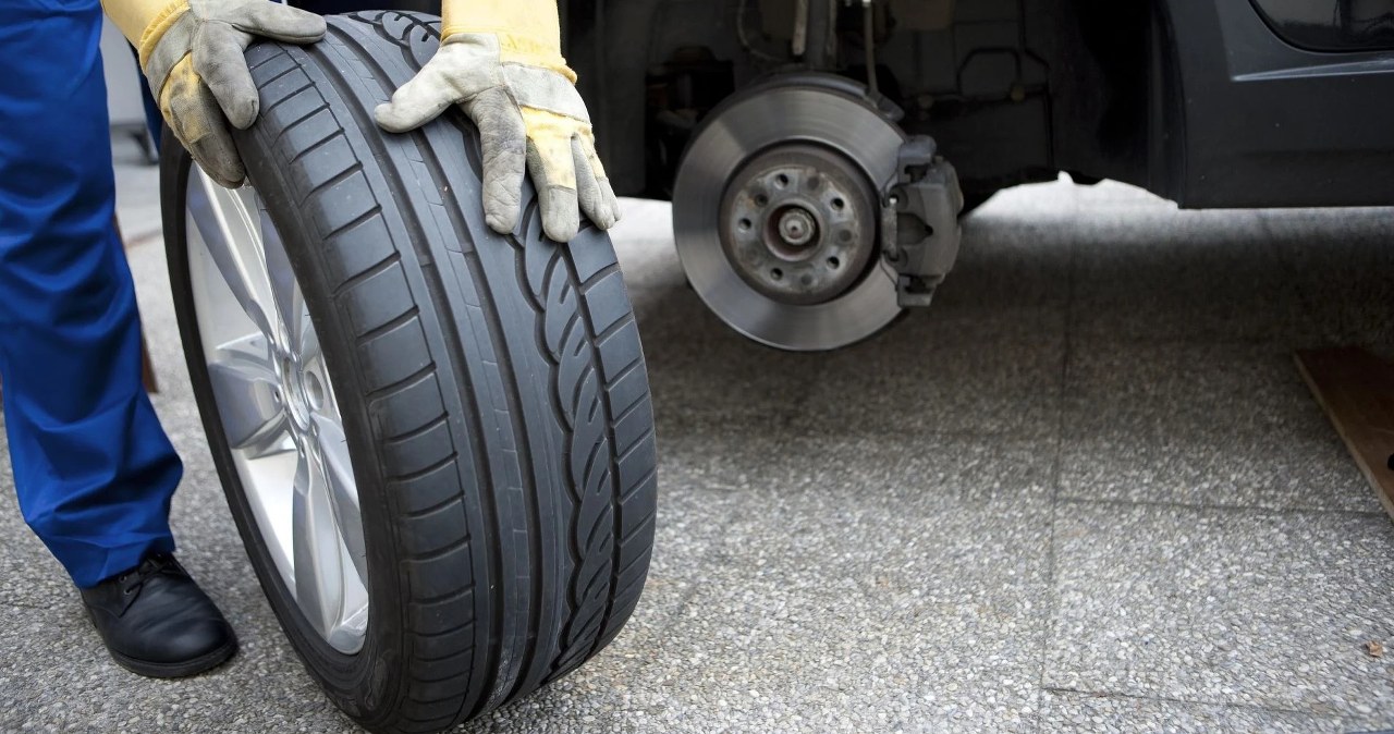 Jeśli wulkanizator tak robi, uciekaj jak najdalej. Opony będą do wyrzucenia