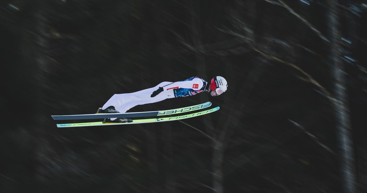 Najdłuższy lot Stocha, i to tuż przed najważniejszym skokiem. Jest nadzieja