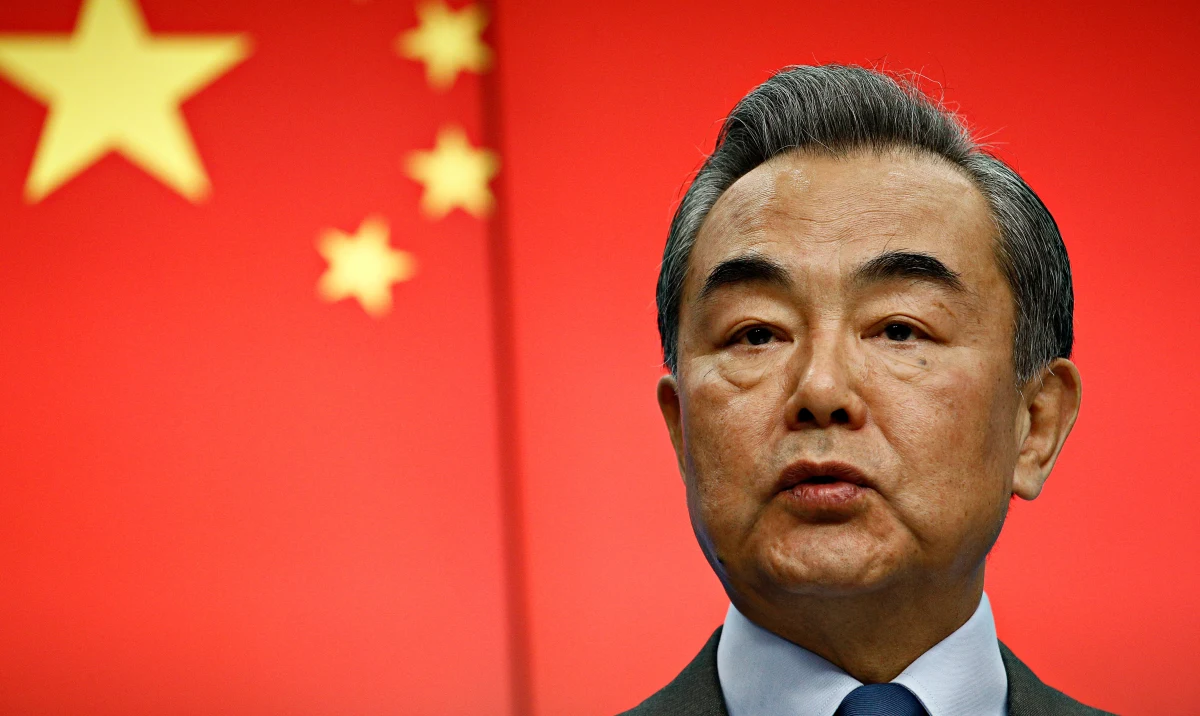 Chiny wyrażają głębokie zaniepokojenie eskalacją konfliktu na Bliskim Wschodzie. Pekin wzywa do natychmiastowego zaprzestania działań zbrojnych przeciwko Iranowi oraz poszanowania jego suwerenności.