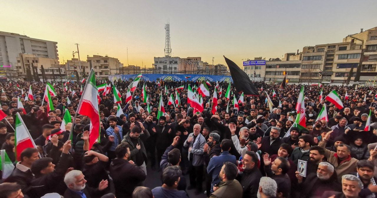 Iran. Chaos i panika po atakach. „Nie mamy dokąd pójść. Zginiemy tutaj” Iran. Chaos i panika po atakach. „Nie mamy dokąd pójść. Zginiemy tutaj”