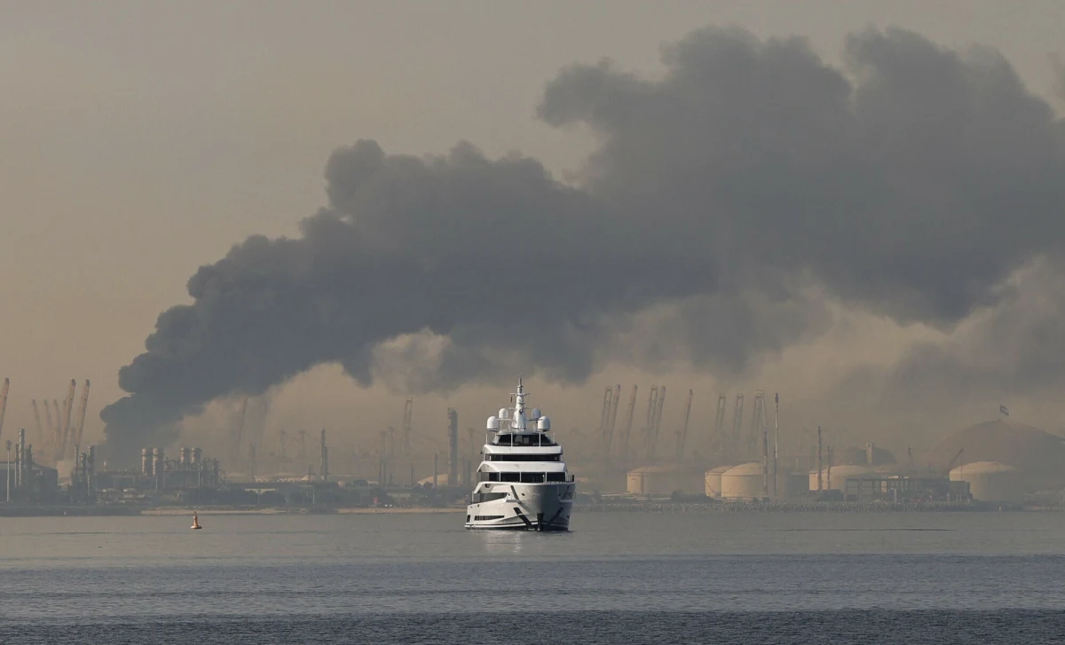 Iran kontynuuje ataki - nad ranem w niedzielę w kilku miastach Zatoki Perskiej rozległy się potężne eksplozje. Teheran zapowiedział wcześniej mocny odwet za zabicie najwyższego przywódcy duchowo-religijnego kraju, ajatollaha Alego Chameneia. 