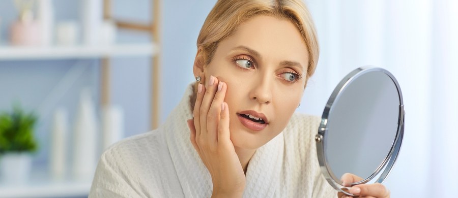 Geny czy styl życia? W tym starciu nie ma zwycięzcy, bo – jak mówią badania – jedno i drugie jest dla nas tak samo ważne. Naukowcy z Uniwersytetu Jagiellońskiego w Krakowie, we współpracy z innymi uczelniami w kraju – szukali odpowiedzi na pytanie, dlaczego nie starzejemy się wszyscy tak samo. Jedni wyglądają za młodo jak na swój wiek – innym chętnie dodalibyśmy lat. Czy niektórzy mają w sobie wdrukowany bilet do długowieczności?