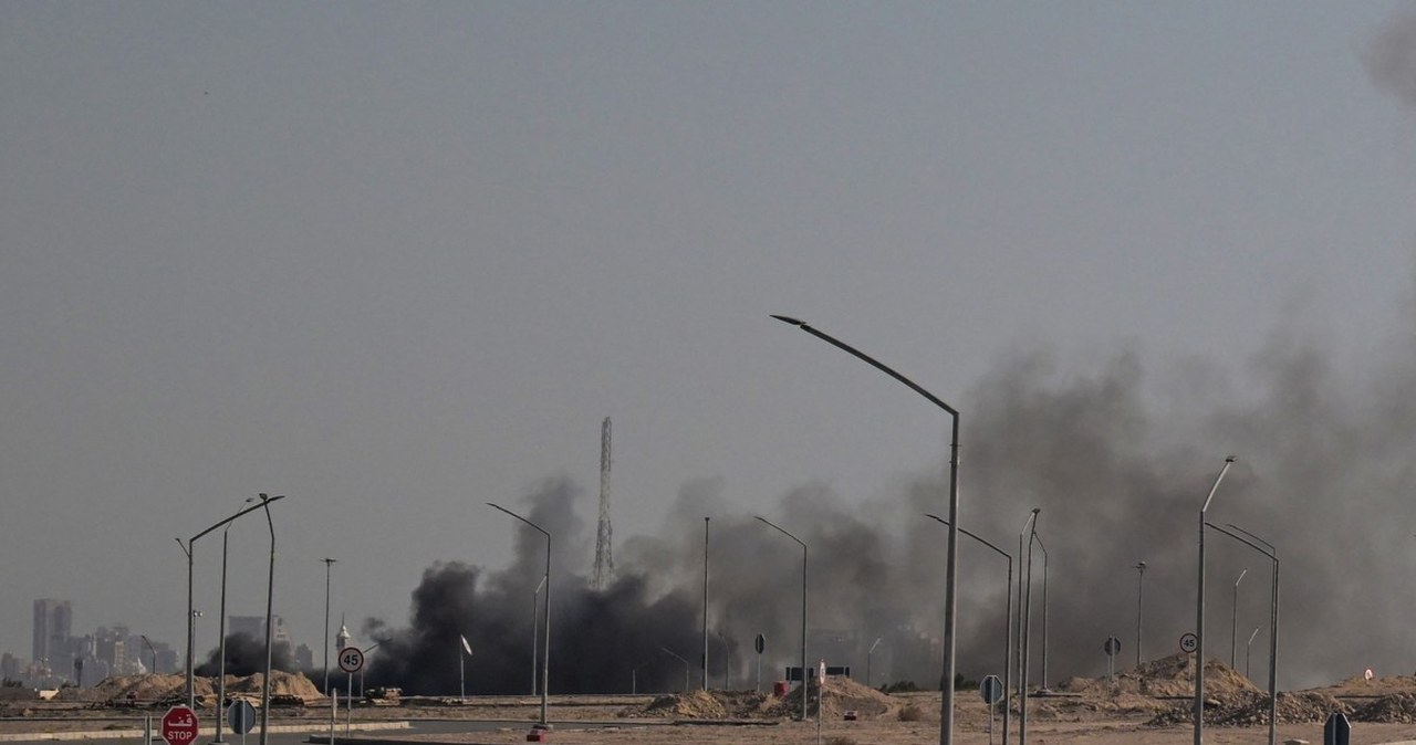 Atak na amerykańską ambasadę w Kuwejcie. Kłęby dymu nad miastem