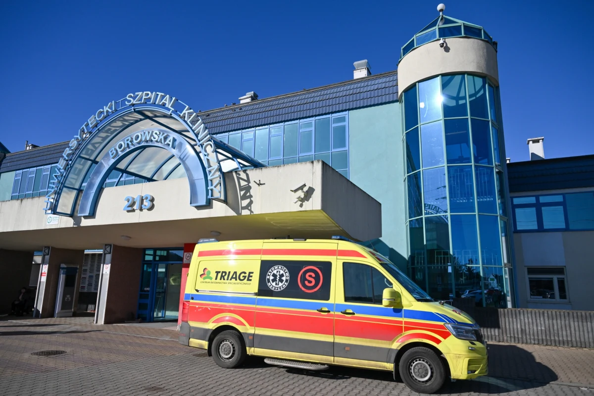 ​Uniwersytecki Szpital Kliniczny we Wrocławiu wraca w poniedziałek do normalnego funkcjonowania i będzie przyjmował pacjentów - poinformowała jego dyrekcja. Po zalaniu stacji transformatorowej, do czasu usunięcia usterki, placówka będzie zasilana awaryjnie przez agregaty prądotwórcze. USK to największy szpital we Wrocławiu. 