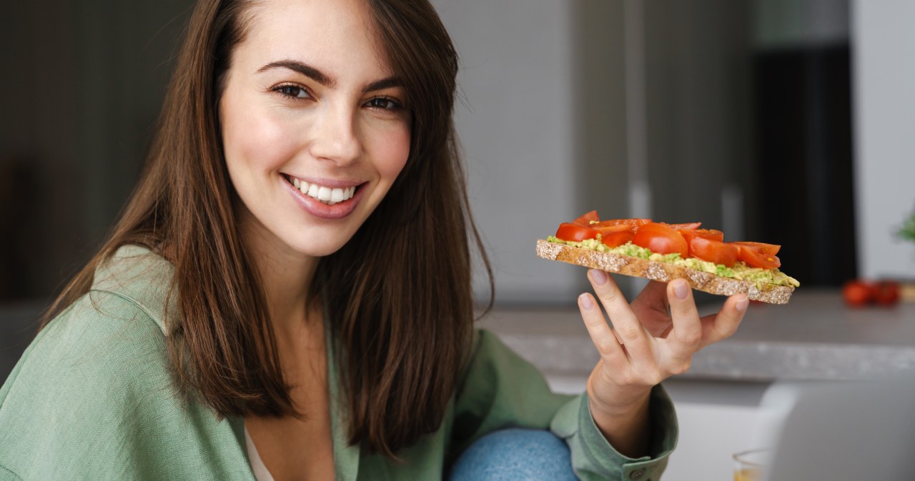 Godzina kolacji ma wpływ na tempo metabolizmu. Wskazano najlepszą porę