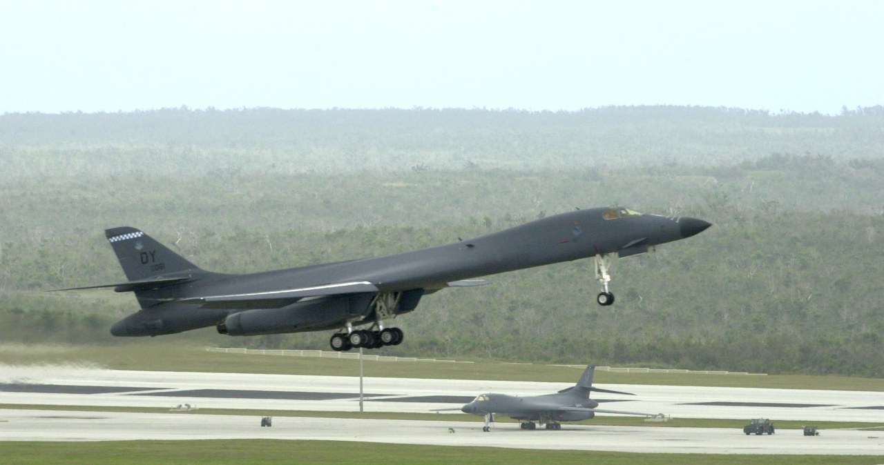 Iran. Amerykańskie bombowce B-1 Lancer uderzyły w systemy rakietowe Iran. Amerykańskie bombowce B-1 Lancer uderzyły w systemy rakietowe
