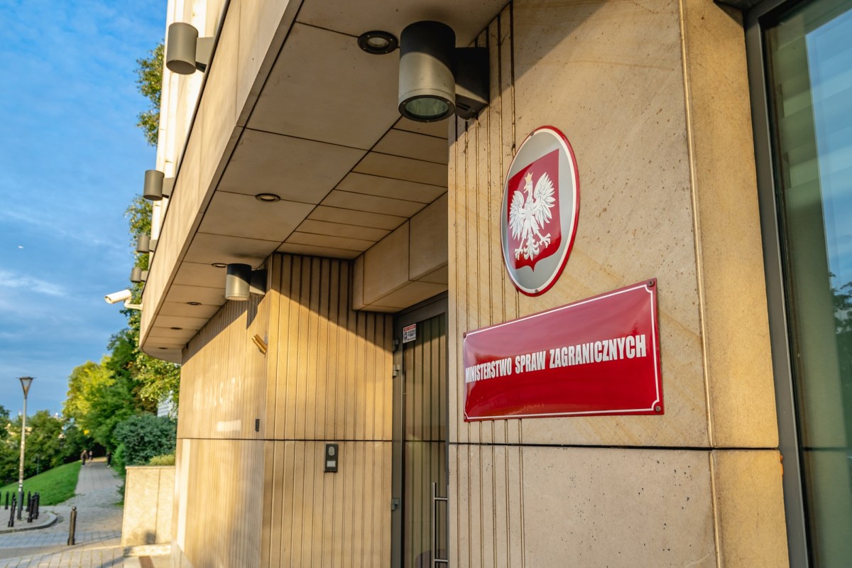 Nowe ostrzeżenia MSZ dla podróżujących. Zalecenia ministerstwa