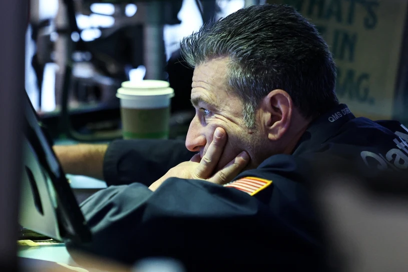 Czerwony wtorek. Wyprzedaż na giełdzie, gwałtowne osłabienie złotego