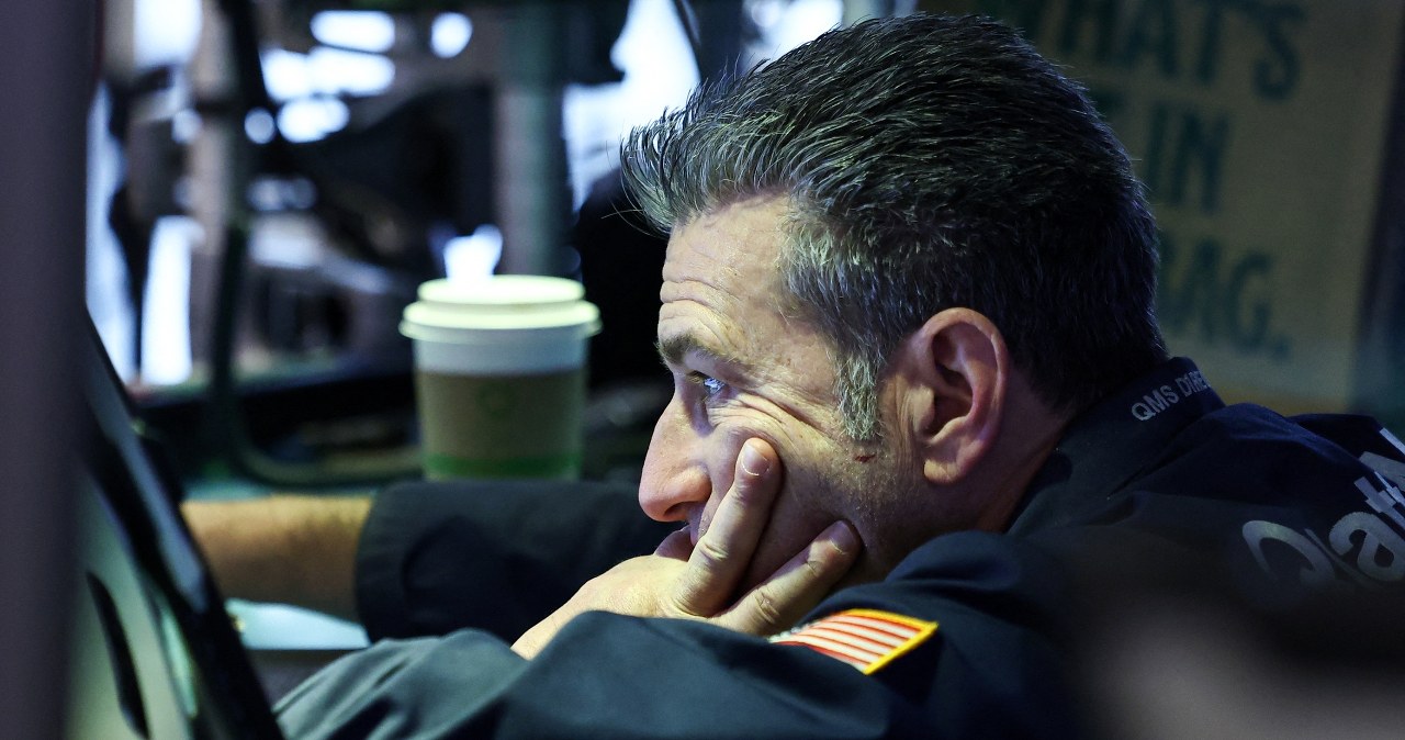 Czerwony wtorek. Wyprzedaż na giełdzie, gwałtowne osłabienie złotego