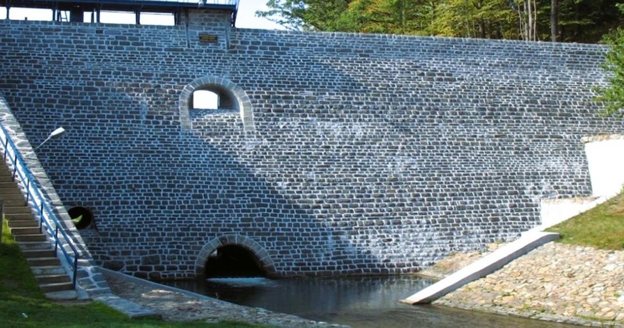 Wytrzymała potężną falę a teraz ją przebudują. Wiemy dlaczego