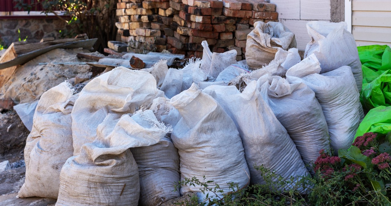 Składujesz ziemię z budowy na swojej działce? Grożą ci milionowe kary