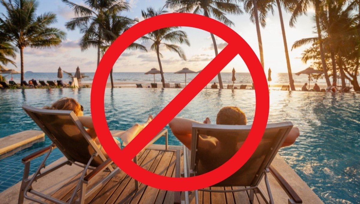 Miały być Malediwy, skończyło się na policyjnej izbie zatrzymań