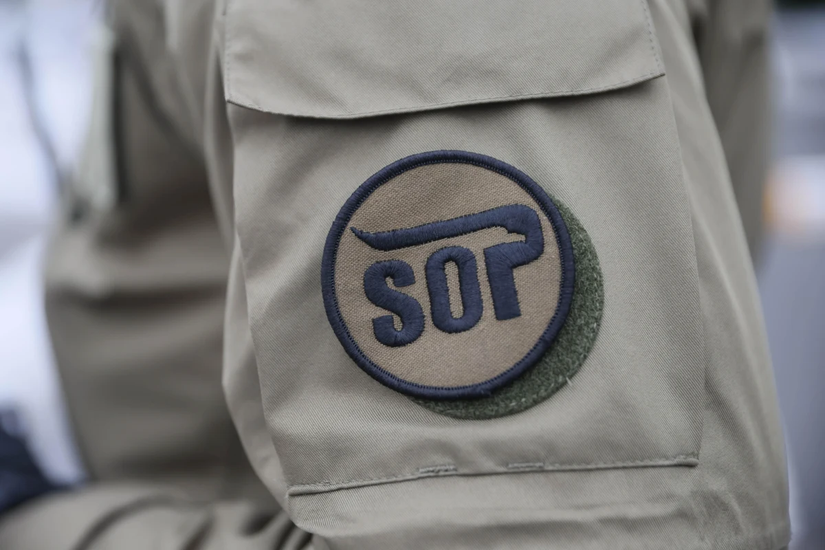 Służba Ochrony Państwa ogłosiła właśnie przetargi na karabiny, granatniki, pojazdy opancerzone, a także na specjalistyczny sprzęt elektroniczny wykorzystywany na polu walki - informuje Krzysztof Zasada, reporter RMF FM. W tym kwartale przeznaczyła na to prawie 400 mln zł, w sumie na ten cel zamierza wydać prawie 650 mln zł.