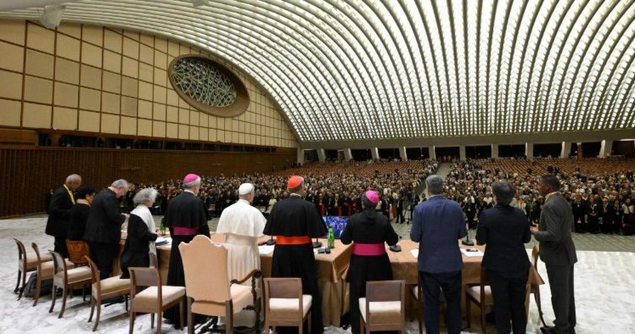 Pierwszy taki raport. Watykan wchodzi do przestrzeni cyfrowej