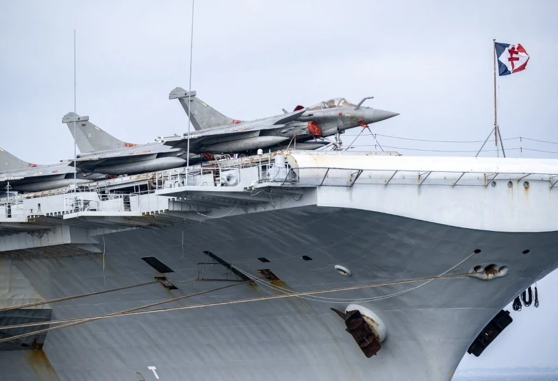 Macron wydał rozkaz. Francuski lotniskowiec płynie w rejon konfliktu