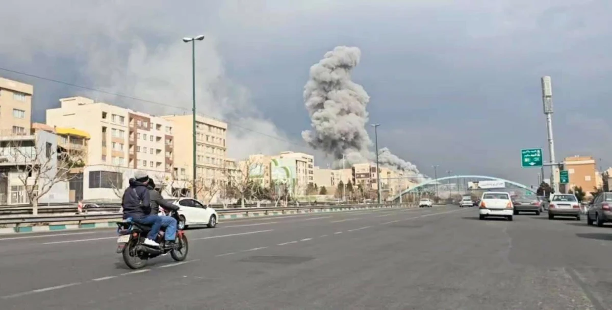 Izraelska armia potwierdziła, że w nalocie na Teheran zginął Daud Zalizadeh – tymczasowy szef dowództwa sił Al-Kuds, elitarnej jednostki Korpusu Strażników Rewolucji Islamskiej (IRGC), odpowiedzialny za operacje w Libanie. To właśnie on miał koordynować działania irańskich sił w regionie.