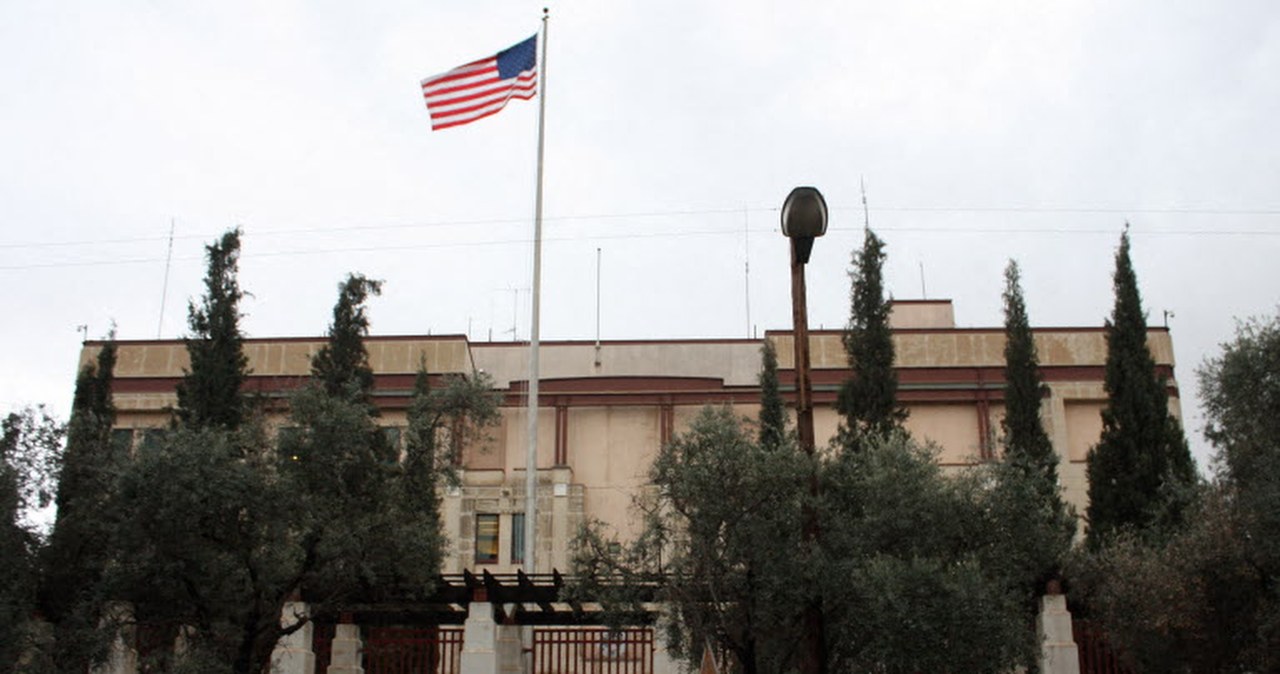 USA ewakuują kolejne placówki dyplomatyczne. "Zagrożenie bezpieczeństwa"